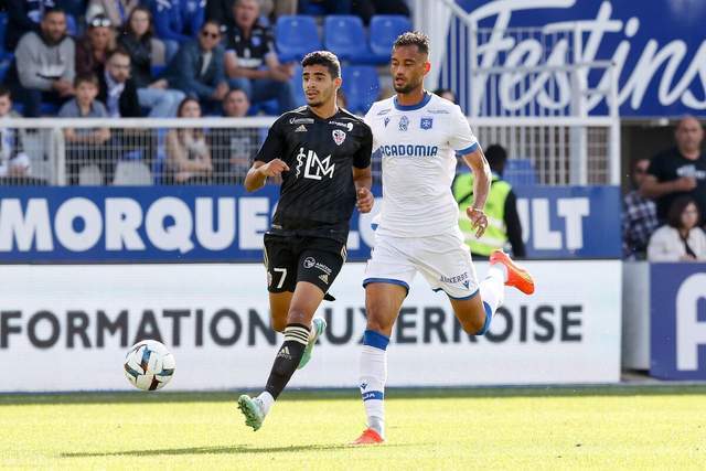 拉菲尼亚本赛季西甲14轮8球 距个人纪录还差3球